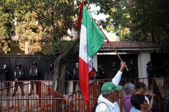 2 Mexico Doi Dua Ecuador Ra Toa Quoc Te Vi Treo Tuong Vao Dai Su Quan Bat Nguoi