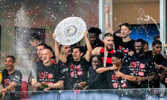 1 Bayer Leverkusen Lan Dau Dang Quang Vo Dich Bundesliga