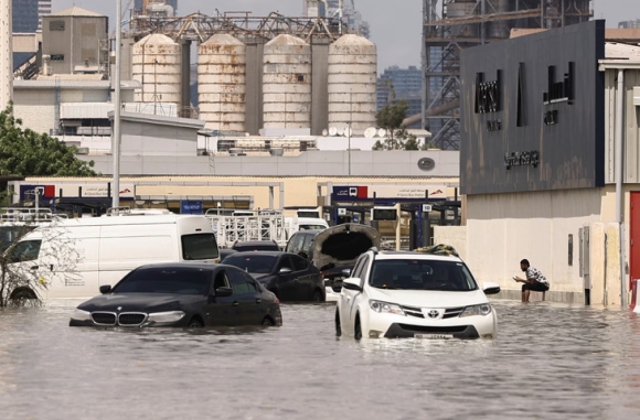 4 Dubai Vat Lon Vi Tran Mua Lich Su Nhieu Khach Ket O San Bay