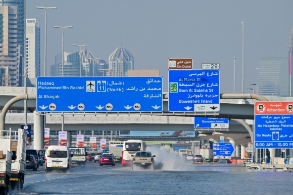 1 Dubai Hoan No Sua Nha Mien Phi Sau Lut