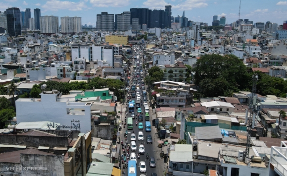 10 Cua Ngo Sai Gon Un Tac Ngay Dau Nghi Le