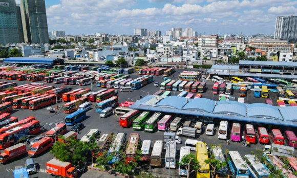 9 Cua Ngo Sai Gon Un Tac Ngay Dau Nghi Le