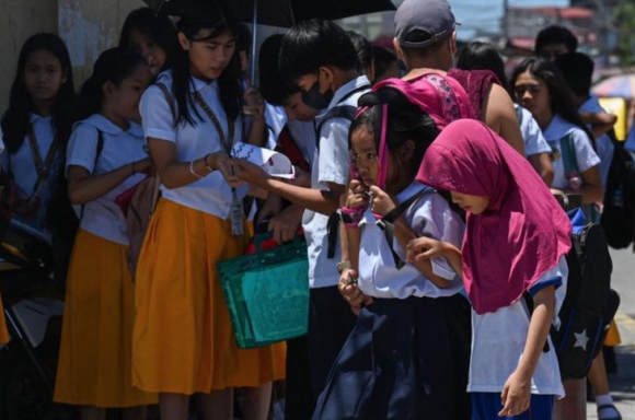 1 Philippines Dong Tiep Cua Truong Hoc Lao Xem Xet Cho Hoc Sinh Nghi Vi Nang Nong