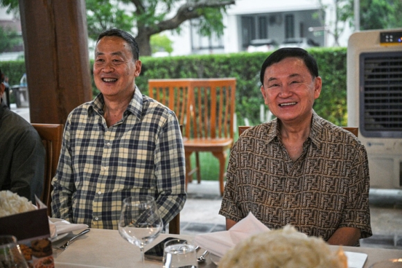 2 Noi Cac Hon Loan Thu Tuong Thai Lan Doi Mat Thach Thuc
