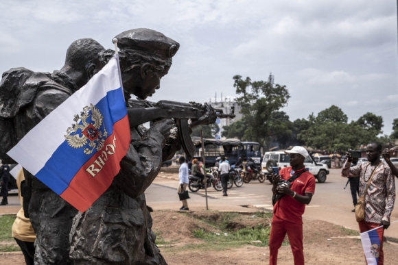 1 Bloomberg Nga Ep Lao Dong Chau Phi Lua Chon Bi Truc Xuat Hoac Sang Mat Tran Ukraine
