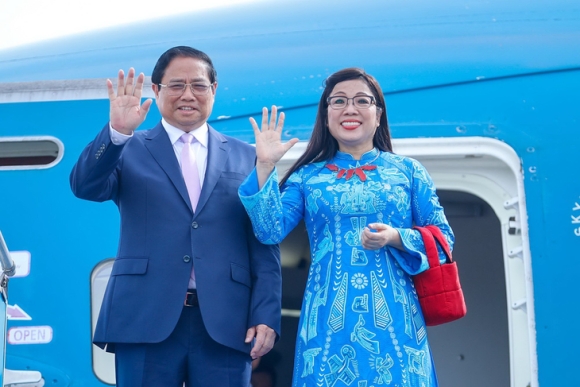 1 Thu Tuong Pham Minh Chinh Va Phu Nhan Len Duong Tham Han Quoc