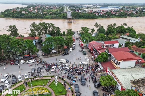 1 Khoanh Khac Kinh Hoang Sap Cau Phong Chau O Phu Tho Sau Bao So 3 Yagi