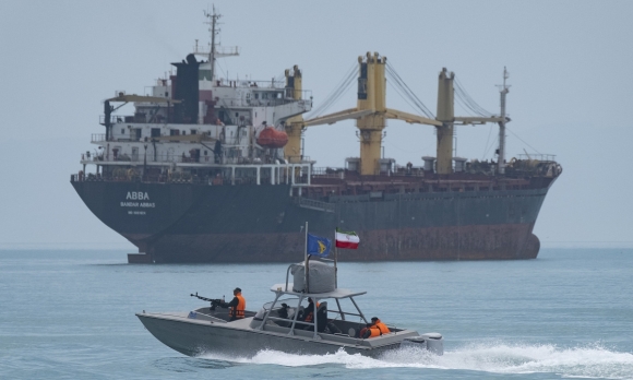 1 Eo Bien Hormuz   At Chu Bai Cua Iran Trong Xung Dot Trung Dong