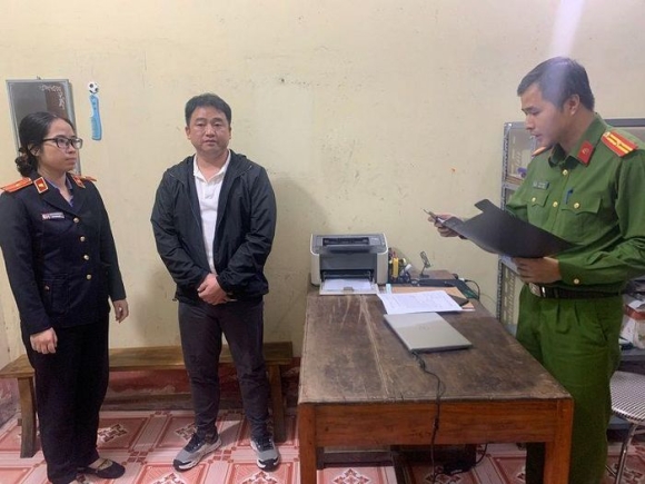 1 Bat Ong Chu Nguoi Nuoc Ngoai Mua Ban Trai Phep Hoa Don