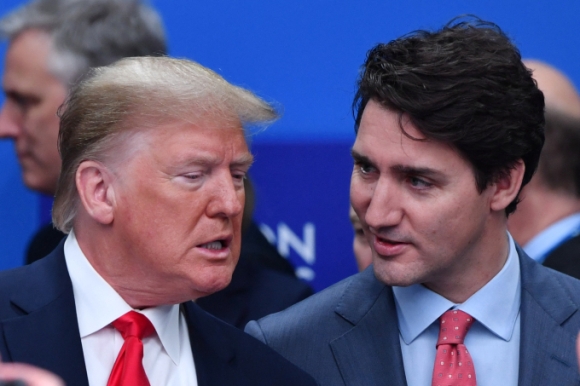 2 Chinh Tri Gia Canada Bat Binh Voi Tro Dua Cua Ong Trump Ve Bang Thu 51