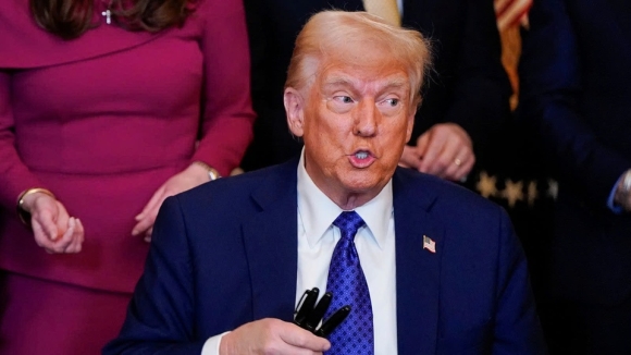 1 Trump Quyet Dinh Ra Don Thue Quan Voi Trung Quoc Canada Mexico