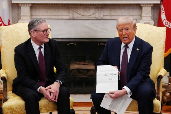 1 Vua Anh Gui Loi Moi Chua Tung Co Toi Tong Thong Trump