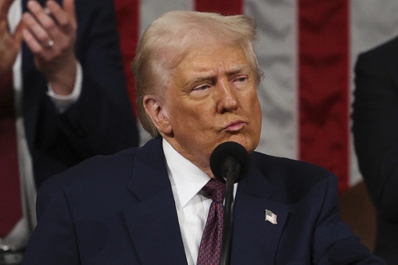 1 Ong Trump Trung Phat Hang Luat Lien Quan Den Cuu Cong To Vien Dac Biet