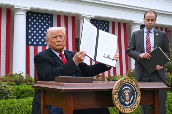 1 Toan Tinh Cua Ong Trump Khi Ap Thue Doi Ung Voi Toan The Gioi
