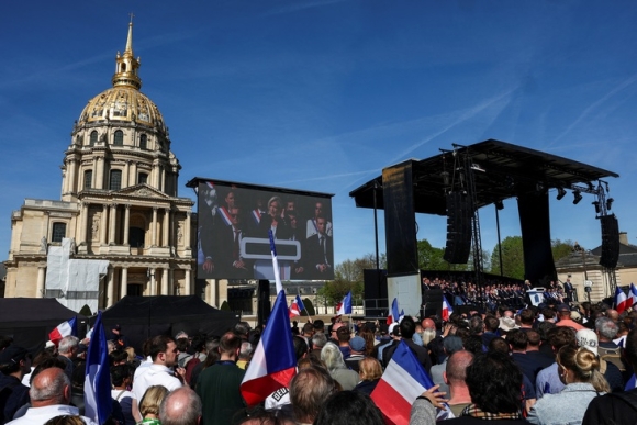 1 Hang Ngan Nguoi Bieu Tinh Tap Trung O Paris Sau Khi Ba Le Pen Bi Ket An Tu