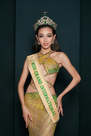 3 Hoa Hau Thuy Tien Bi Khoi To Bai Hoc Cay Dang Sau Hao Quang