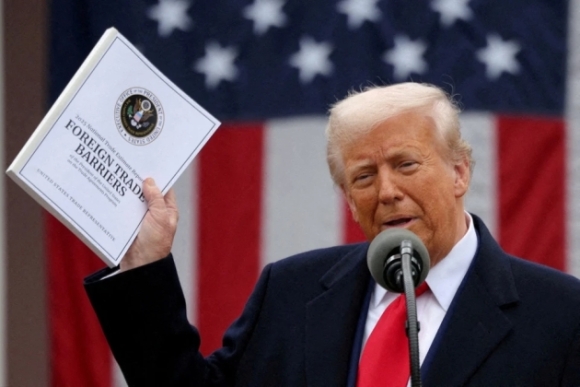1 Thue Quan Cua Ong Trump Khien Cac Doanh Nghiep Boc Hoi 34 Ty Usd