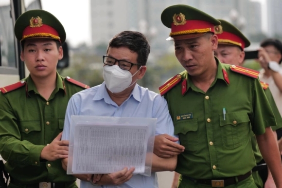3 Hau Phao Noi Co Gan 2300 Lo Dat 500 Cay Vang De Khac Phuc Hau Qua