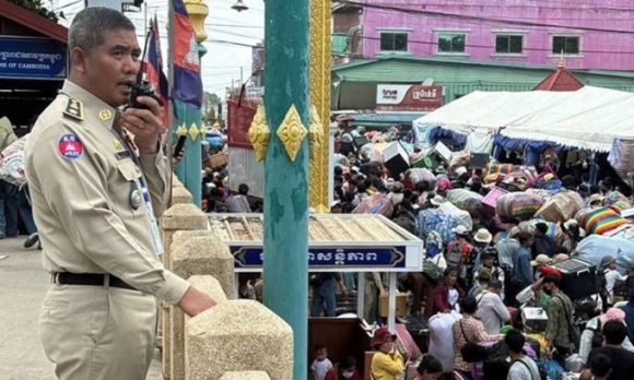 1 Dan Phao Tu Giao Tranh Campuchia   Thai Lan Roi Xuong Dat Lao