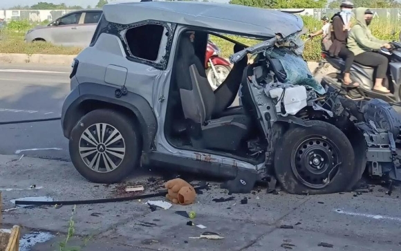 1 Oto Tong Xe Rac Dung Ben Duong Khien 2 Nguoi Tu Vong