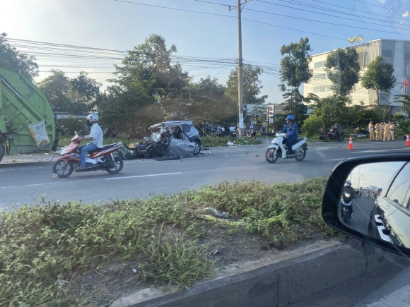 2 Oto Tong Xe Rac Dung Ben Duong Khien 2 Nguoi Tu Vong