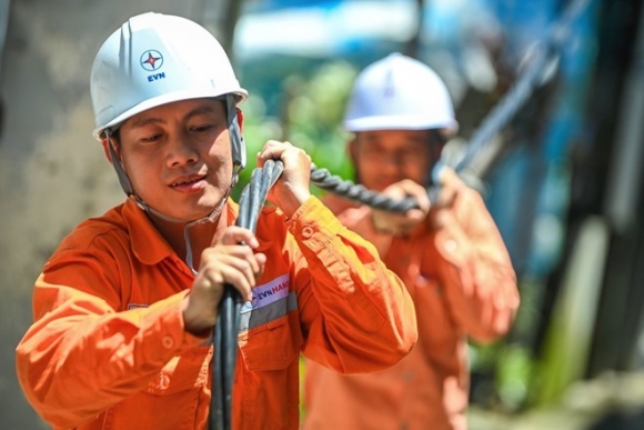 2 Chuyen Gia Noi Evn Phai Tu Chiu Chi Phi Neu Quan Ly Kem Khong The Tinh Vao Gia Dien