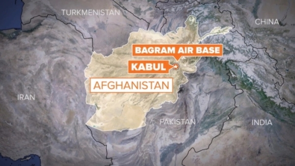 2 Ong Trump Canh Bao Hau Qua Neu Taliban Khong Giao Can Cu Bagram