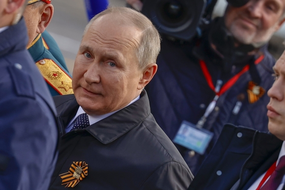 1 Phe Dieu Hau Quay Lung Voi Dien Kremlin Ung Ho Ong Putin Lung Lay