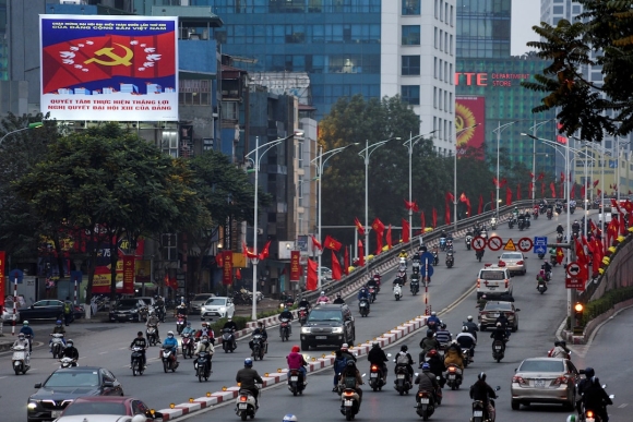 1 Nhat Ban Canh Bao Viet Nam Ve Nguy Co Mat Viec Lam Do Lenh Cam Xe May Xang O Ha Noi