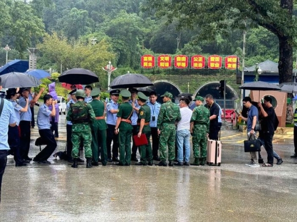 2 Bat Giu 49 Doi Tuong Lap Cu Diem Lua Dao Tai Ha Noi Va Da Nang
