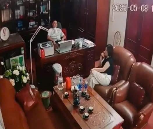 1 Truong Thpt To Hien Thanh Cho Thoi Viec Nguoi Dan Ong Lien Quan Vu Lo Hinh Anh Nhay Cam Qua Camera