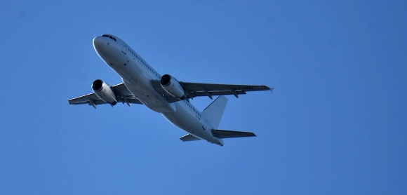 2 Phi Cong Rom Khong Co Giay Phep Van Dieu Hanh May Bay Cho Khach Qua Chau Au