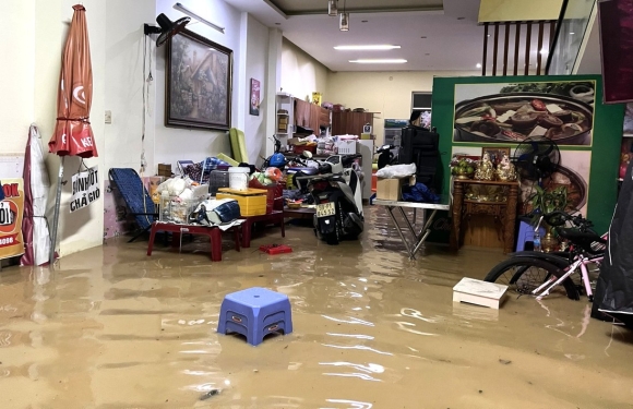 6 Dong Loat Xa Lu Kem Mua Lon Phia Tay Nha Trang Ngap Menh Mong Nguoi Dan Nhan Tin Nho Cuu Gium