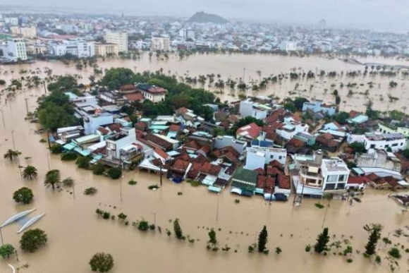 9 Lu Lich Su Nhan Chim Nha Trang Oto Troi Dat Trong Lan Nuoc Duc Ngau