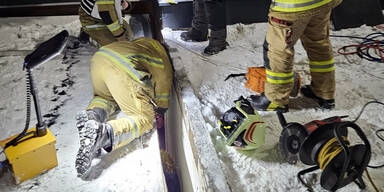 1 Thanh Nien Duc Suyt Tu Vong Vi Ket Trong Khe Hep 30 Cm O Nhiet Do Am 10 Do C Linh Cuu Hoa Ao Giai Cuu Ngoan Muc