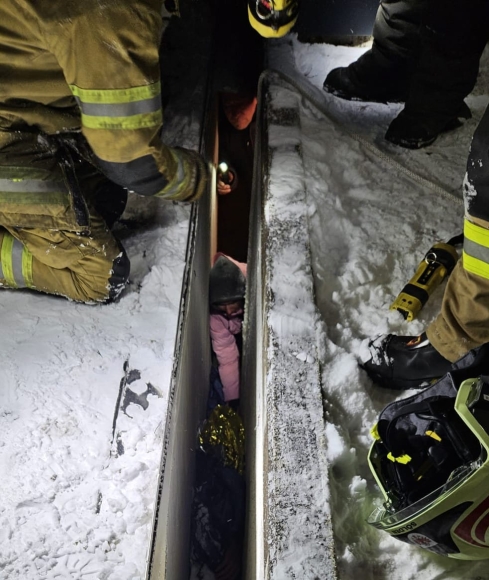 2 Thanh Nien Duc Suyt Tu Vong Vi Ket Trong Khe Hep 30 Cm O Nhiet Do Am 10 Do C Linh Cuu Hoa Ao Giai Cuu Ngoan Muc