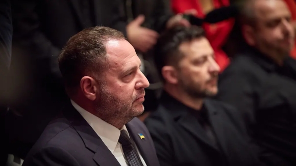 1 Kham Xet Nha Rieng Cua Canh Tay Phai Tong Thong Zelenskyy Chinh Truong Kiev Rung Dong