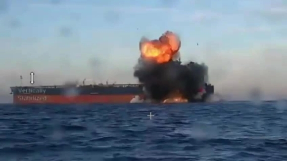 1 Khoanh Khac Xuong Tu Sat Ukraine Tan Cong Tau Cho Dau Nga