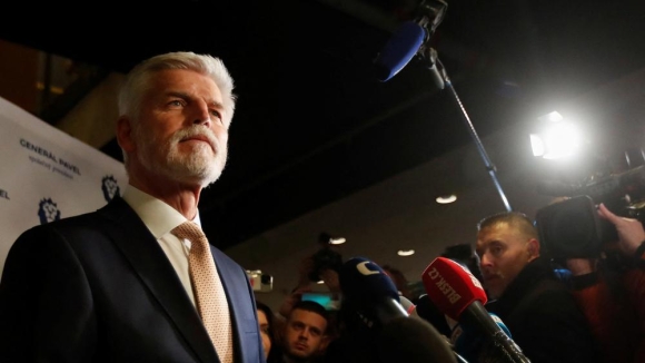 1 Tong Thong Sec Keu Goi Nato San Sang Ban Ha May Bay Nga