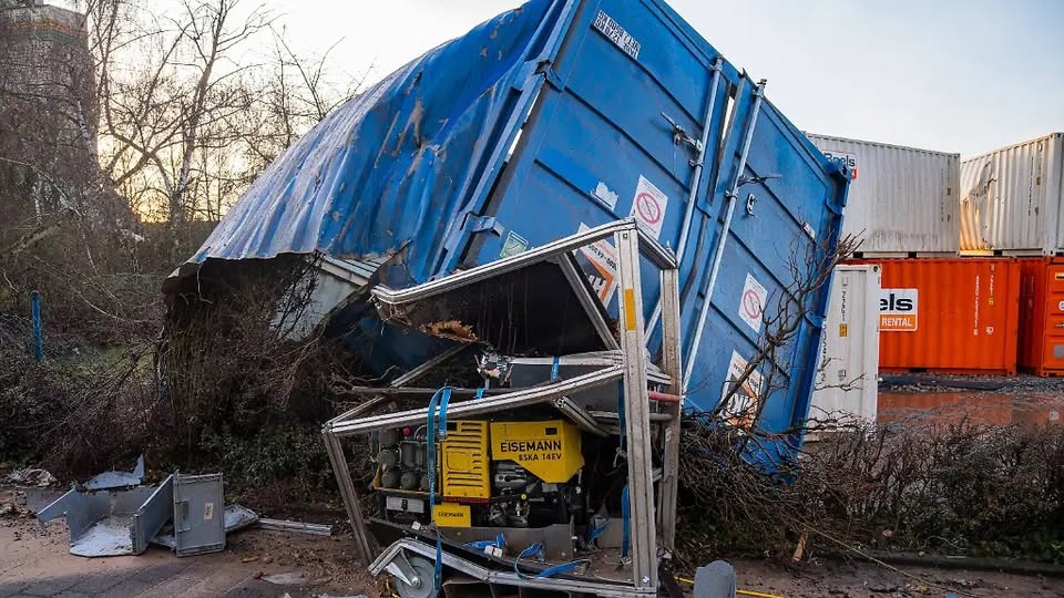 vu no bom thoi the chien ii tai hanau gay thiet hai cho nhieu ngoi nha o duc