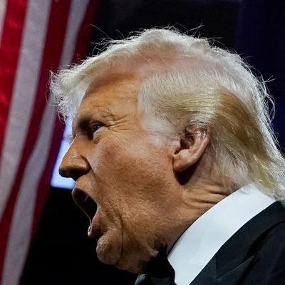 1 Eu Thong Qua Goi Vien Tro Hang Ty Do La Cho Ukraine Khien Trump Di Sung Len Dau Zelensky Doi Nhuong Bo Dat Cho Putin