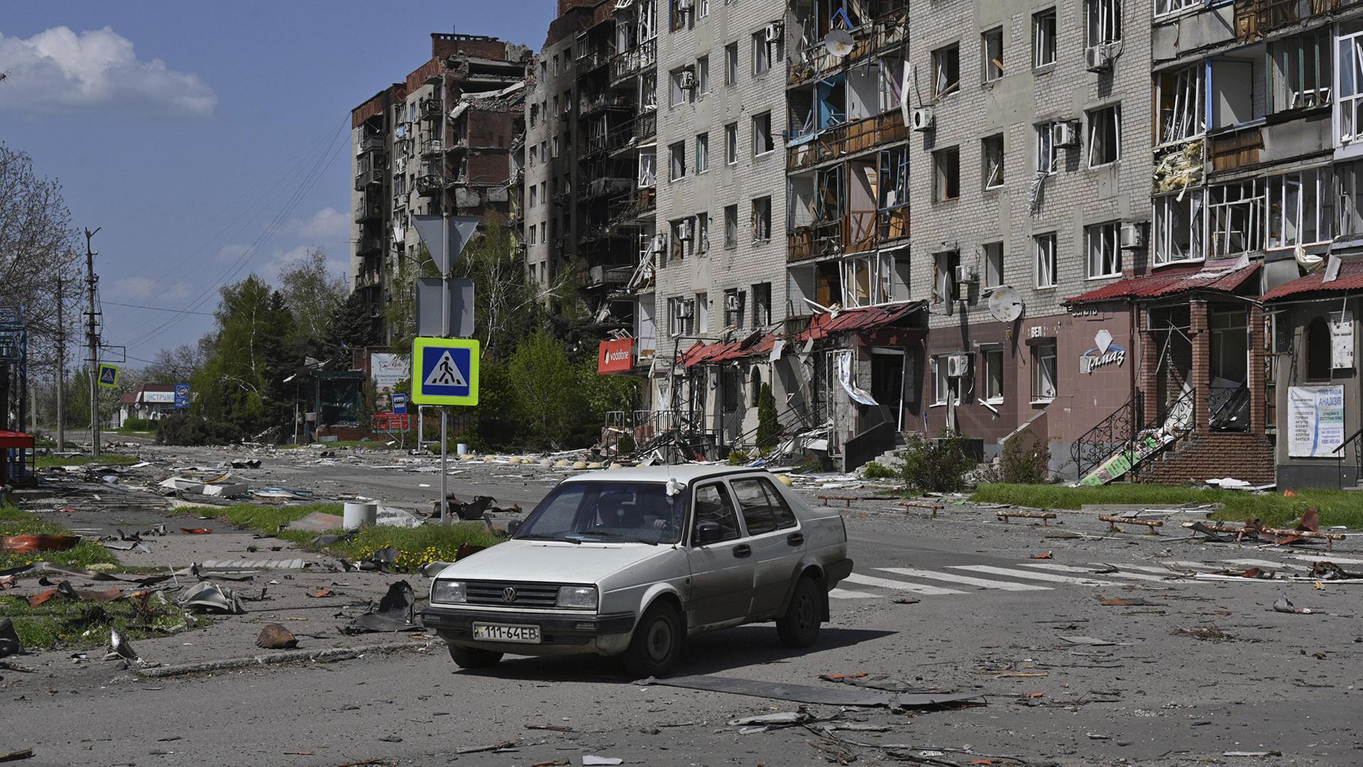 1 donbass thuc trang dang bao dong duoi su kiem soat cua nga va nhung cuoc dam phan cap cao