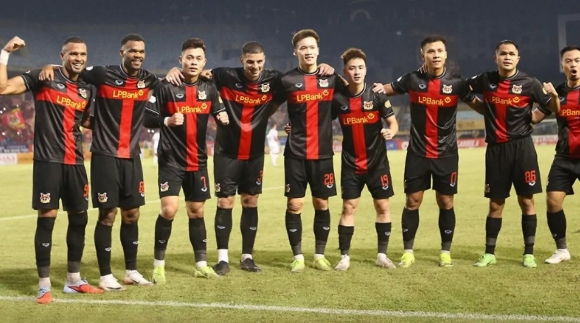 1 Ninh Binh Fc Gay Xon Xao Voi Dien Mao Tuong Dong Bayer Leverkusen O Duc