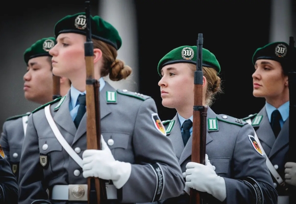 15 Tu Thu Ky Den Cap Tuong Hanh Trinh Phu Nu Gia Nhap Quan Doi Lien Bang Duc