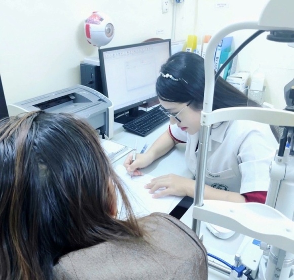 Bỗng dưng nhìn mờ, có thể là dấu hiệu của u não nguy hiểm