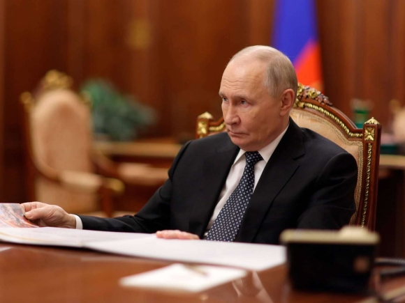 1 Nga Bi Cao Buoc Vo Nhan Tinh Khi Dung Cai Lanh Mua Dong Lam Vu Khi Nham Gay Ap Luc Len Chau Au