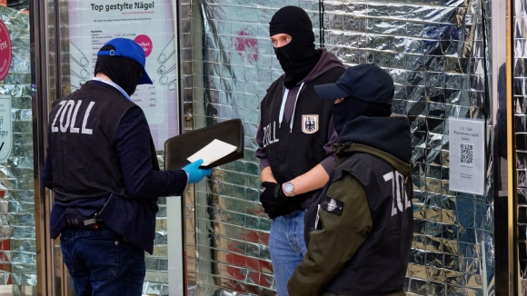 Đức huy động hơn 1.000 cảnh sát triệt phá đường dây lao động bất hợp pháp tại các tiệm nail của người Việt cả ở Bayern