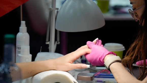 2 Duc Huy Dong Hon 1000 Canh Sat Triet Pha Duong Day Lao Dong Bat Hop Phap Tai Cac Tiem Nail Cua Nguoi Viet Ca O Bayern