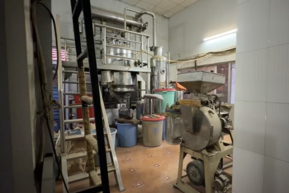 5 Bat Hai Vo Chong O Tphcm To Chuc San Xuat Thuoc Dong Y Gia Chua Chat Cam