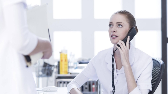 1 Bac Si Gia Dinh Tai Duc Phan Doi Bai Bo Hinh Thuc Xin Nghi Om Qua Dien Thoai